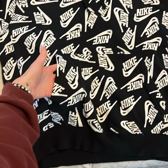 Men’s Size L Black and White Nike Hoodie with all over “Nike ✅” Print - Picture 2 of 6